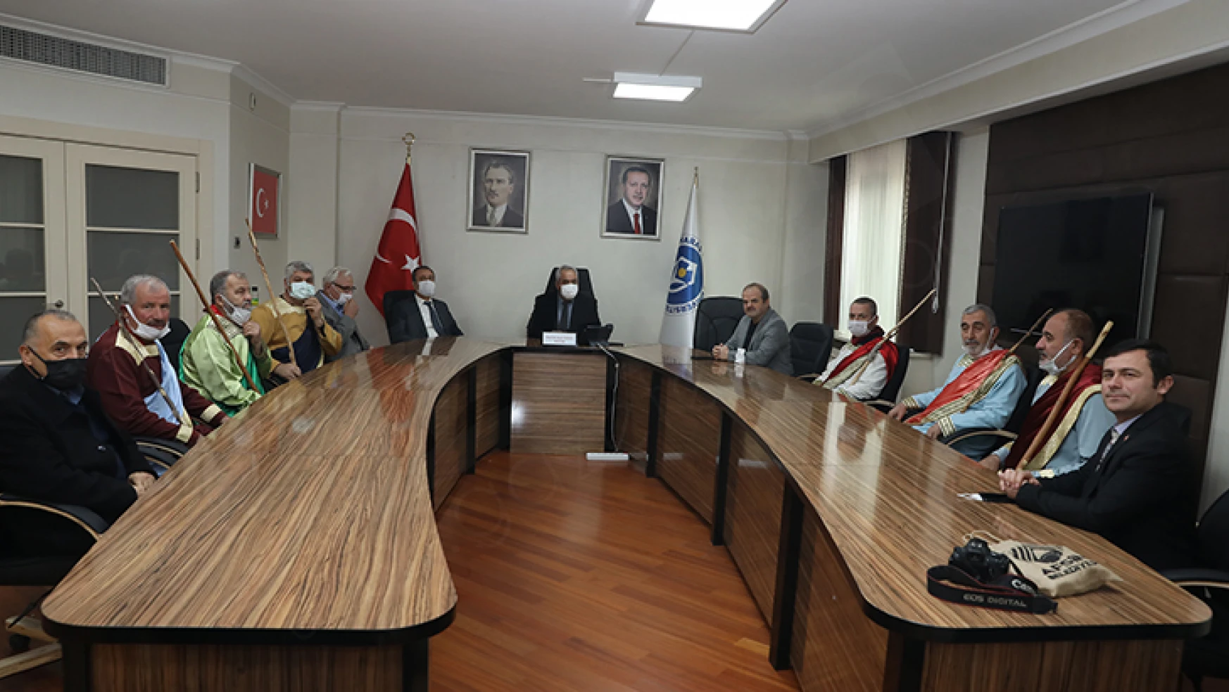KİÜ Rektörü Prof. Dr. Sami Özgül, Eshab-I Kehf gönüllülerini konuk etti