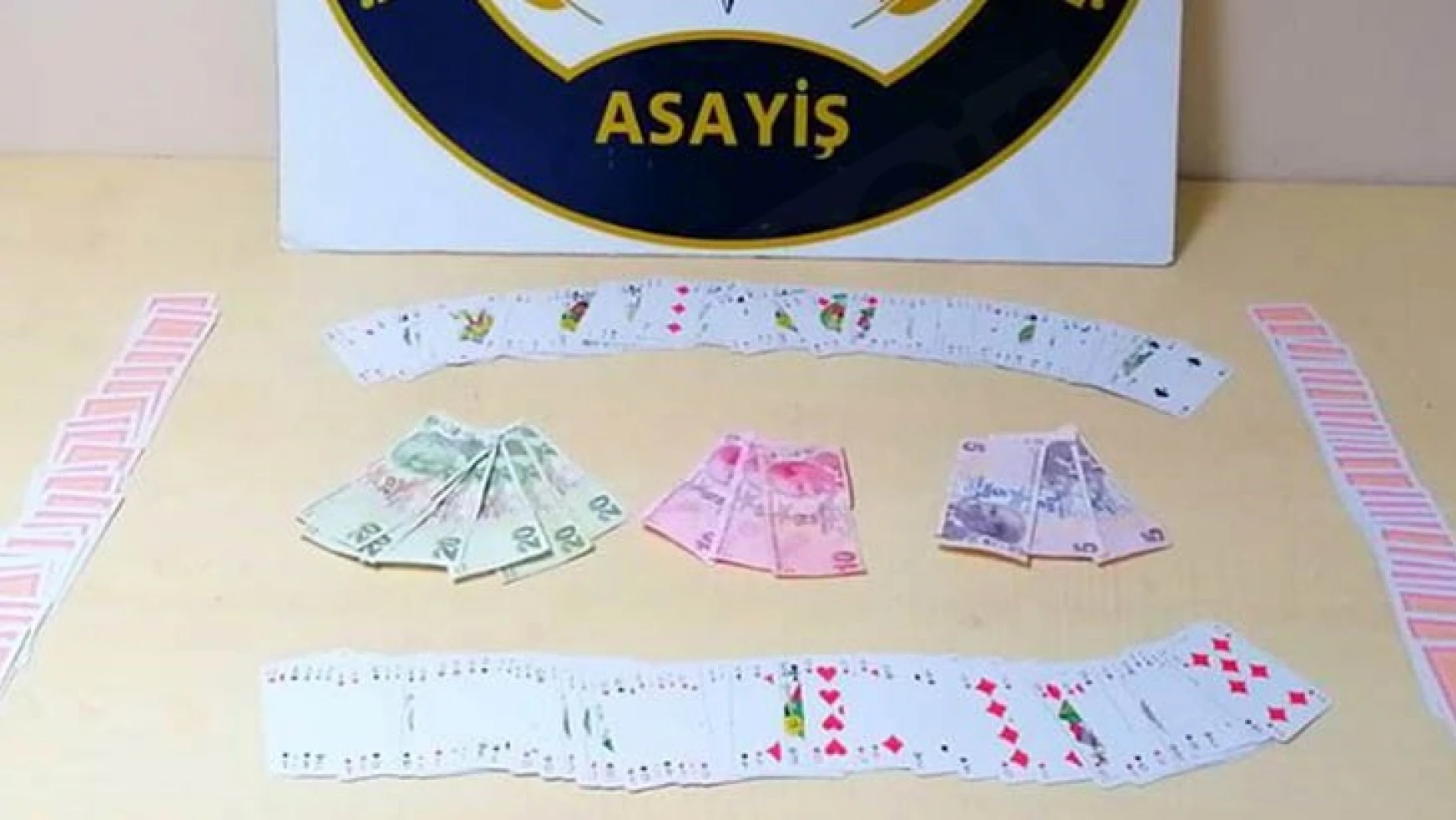Kumar oynarken yakalanan 7 kişiye 33 bin 635 lira ceza verildi
