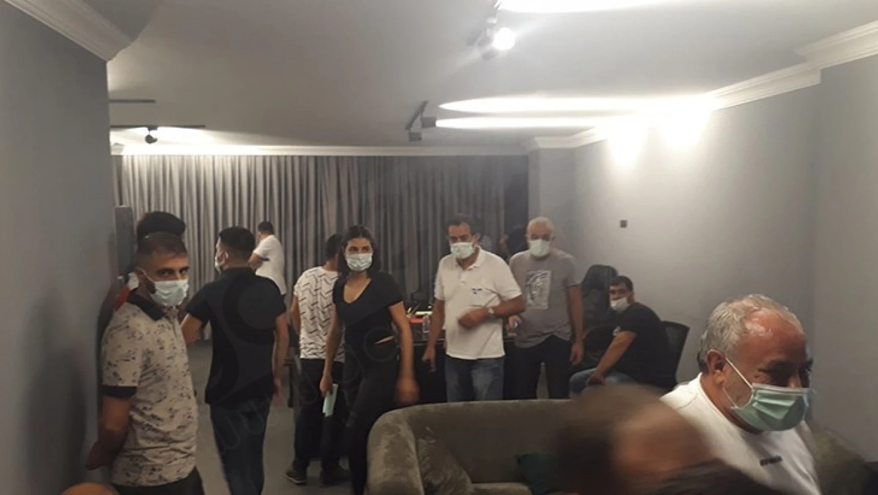 Kumarhaneye çevrilen dairedeki 21 kişiye Kovid-19 tedbirlerini ihlalden para cezası