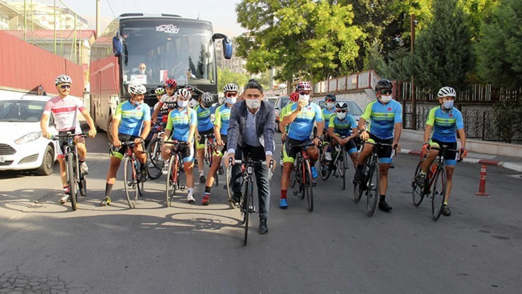 Milli bisikletçiler, 29 bin fidan için Kahramanmaraş'ta