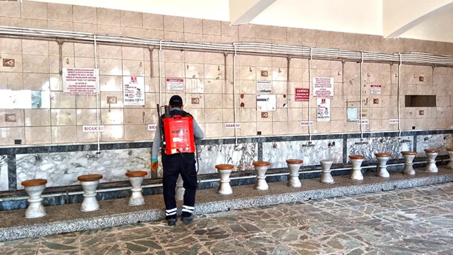Normalleşme öncesi Kahramanmaraş'ta dezenfekte çalışması yapıldı