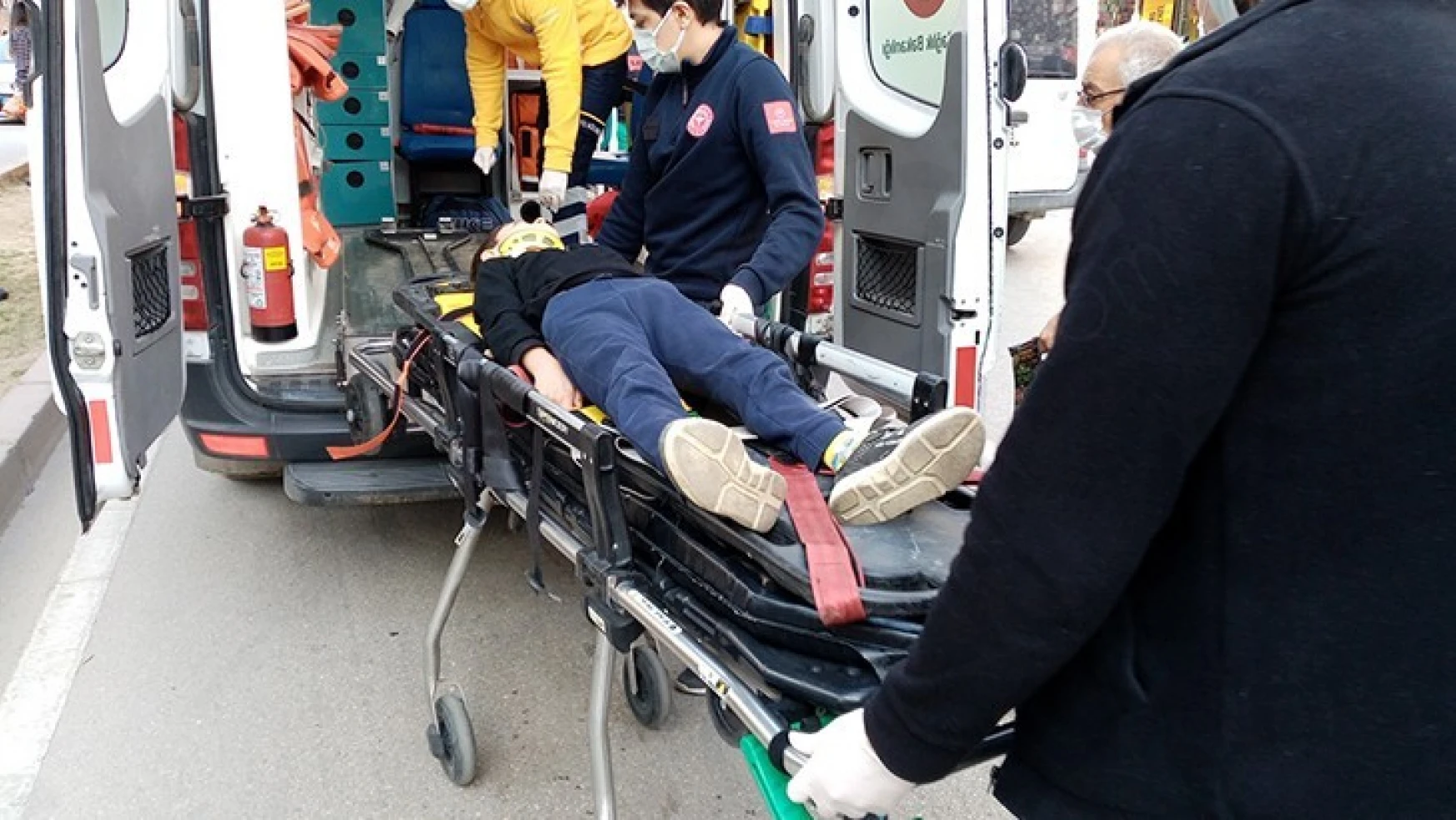 Otomobilin çarptığı çocuk yaralandı