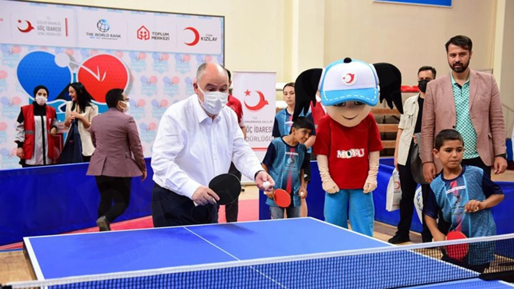 Raketini kardeşlik için salla masa tenisi turnuvası Kahramanmaraş'ta düzenlendi