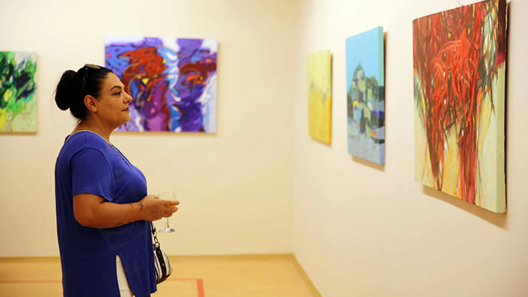 Ressam Durmuş'un SANKO Sanat Galerisin'deki sergisi ilgi görüyor