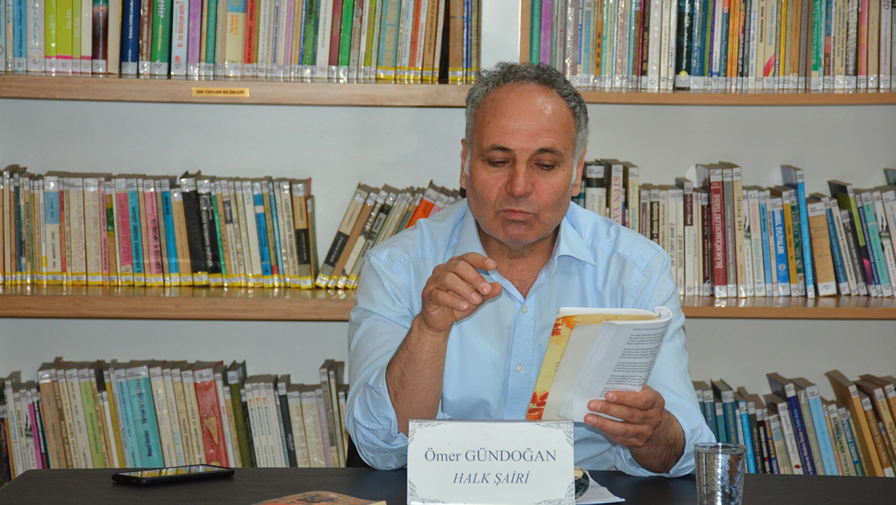Şair Gündoğan, Halk Edebiyatı'na ışık tuttu