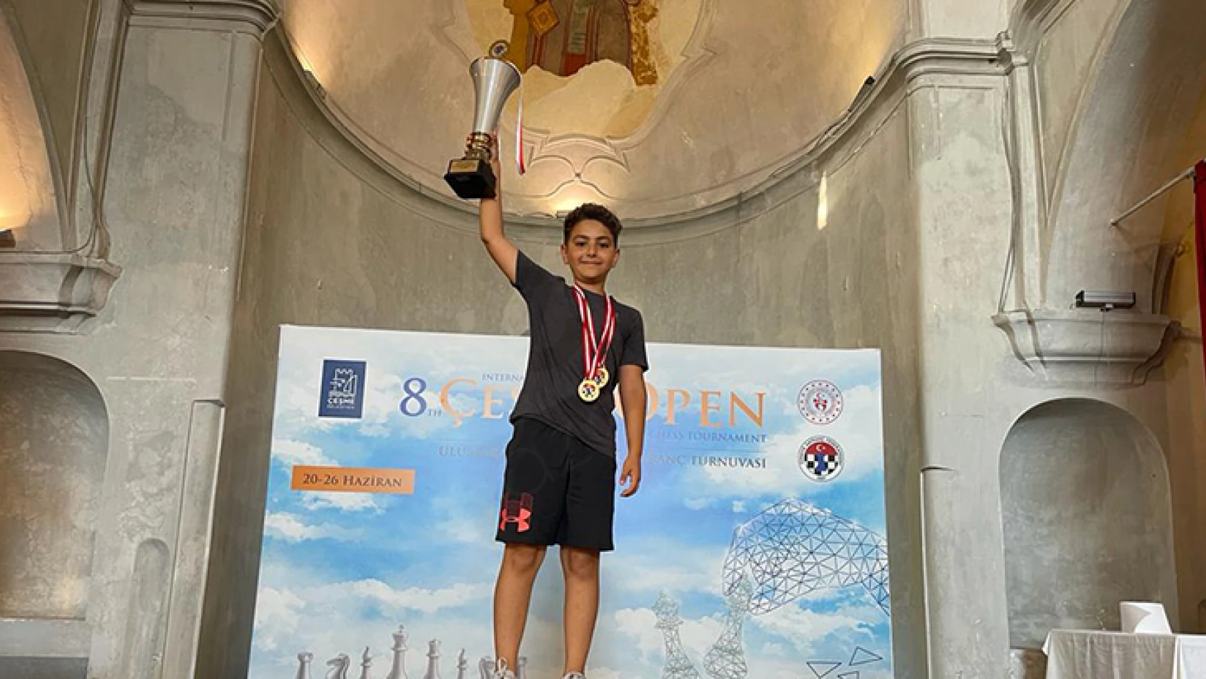SANKO Okulları öğrencisi Sakmak, 2 Altın ve en iyi Türk sporcu ödülü aldı