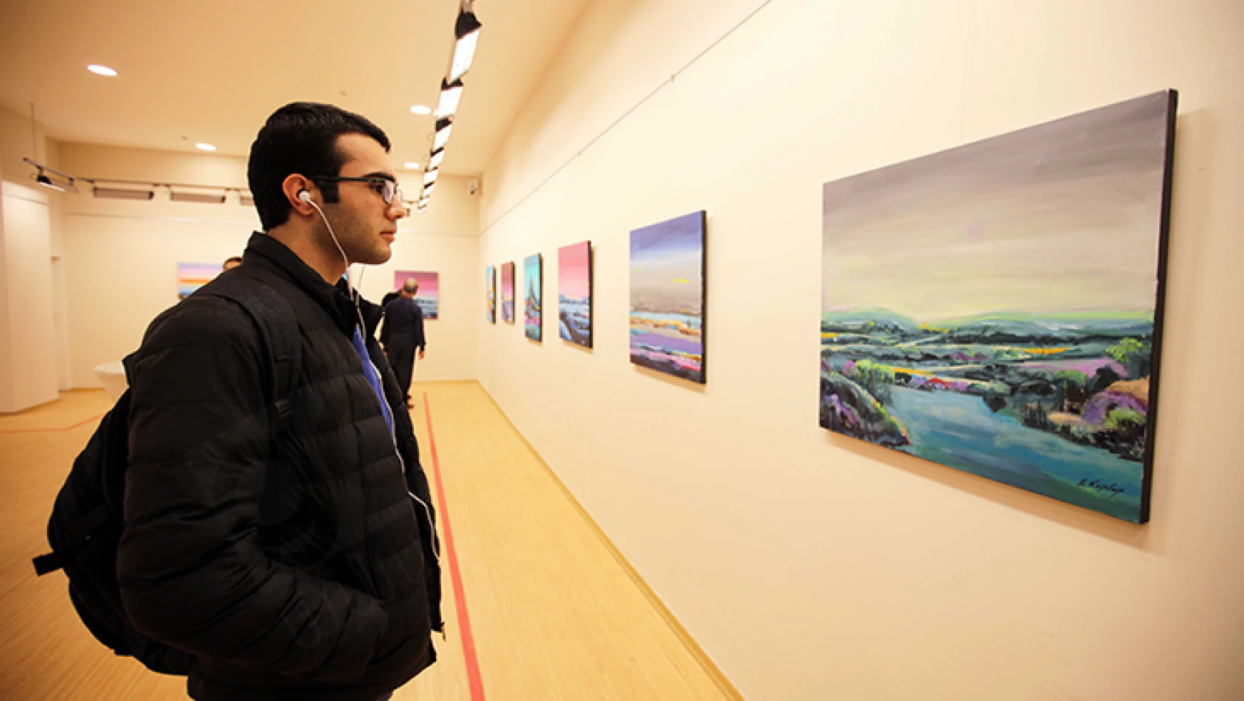 SANKO Sanat Galerisi'ndeki dinginlik temalı resim sergisi