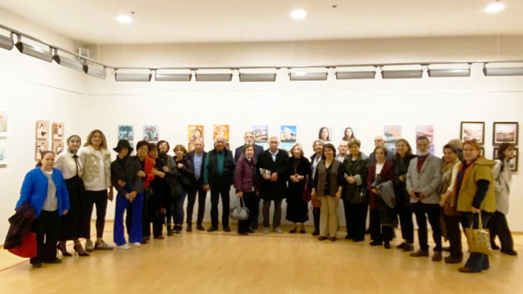 SANKO Sanat Galerisinde 19 sanatçının eserleri sergileniyor
