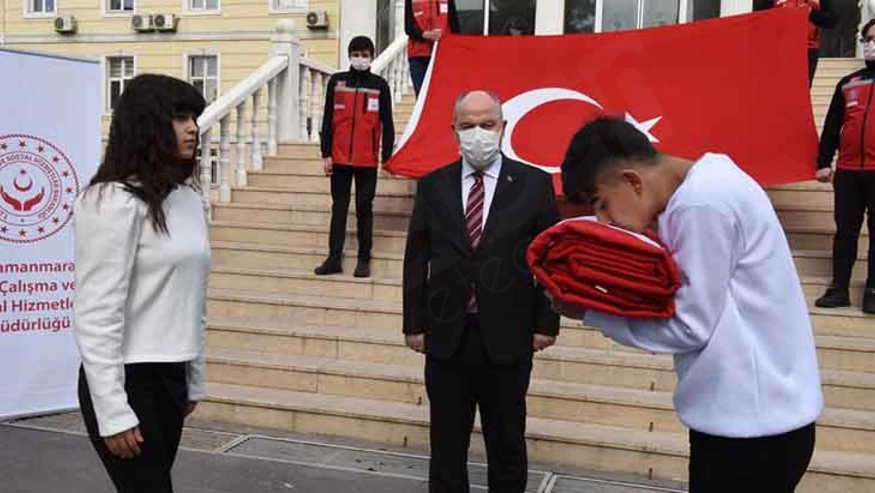 Şanlı Türk Bayrağı Kahramanmaraş'tan Çanakkale'ye uğurlandı