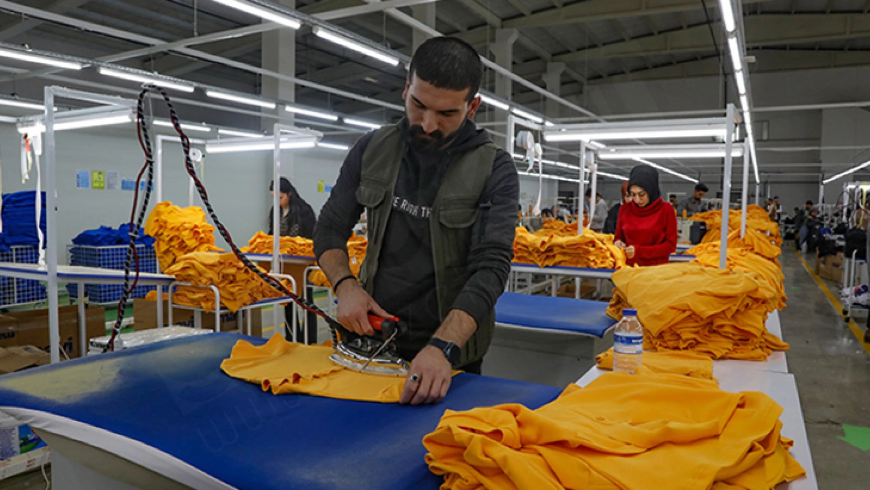 Tekstil fabrikalarında üretim heyecanı yaşanıyor