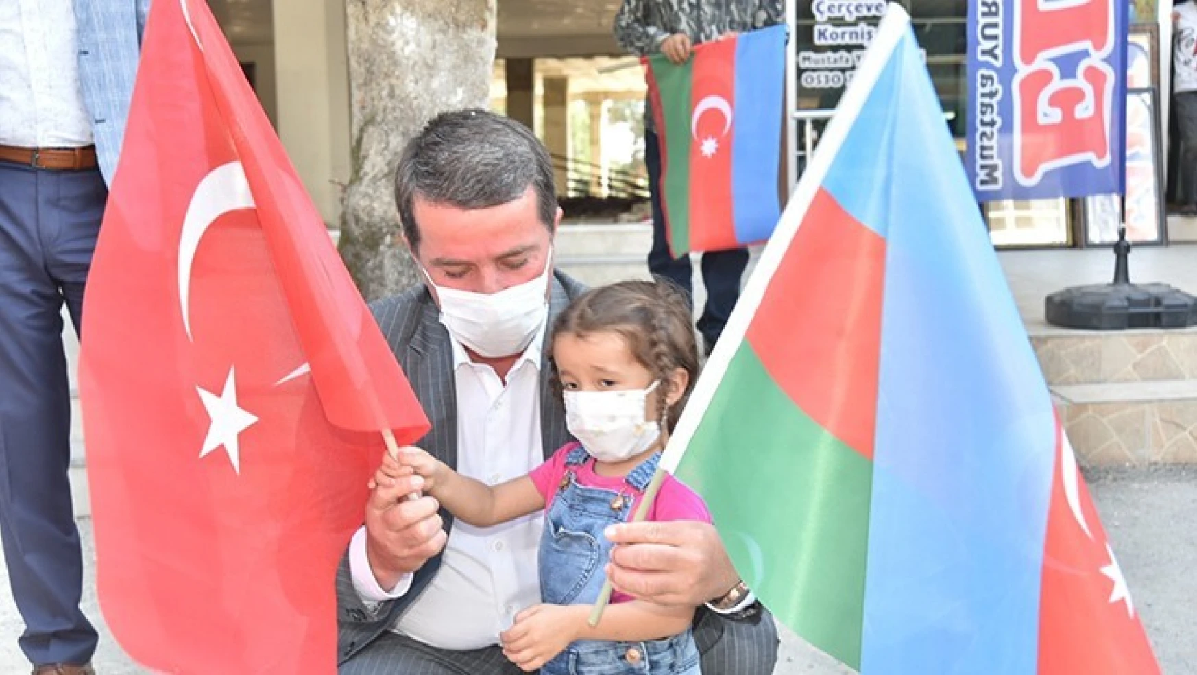 Türkoğlu'nda, Azerbaycan ve Türk Bayrağı birlikte dalgalanıyor