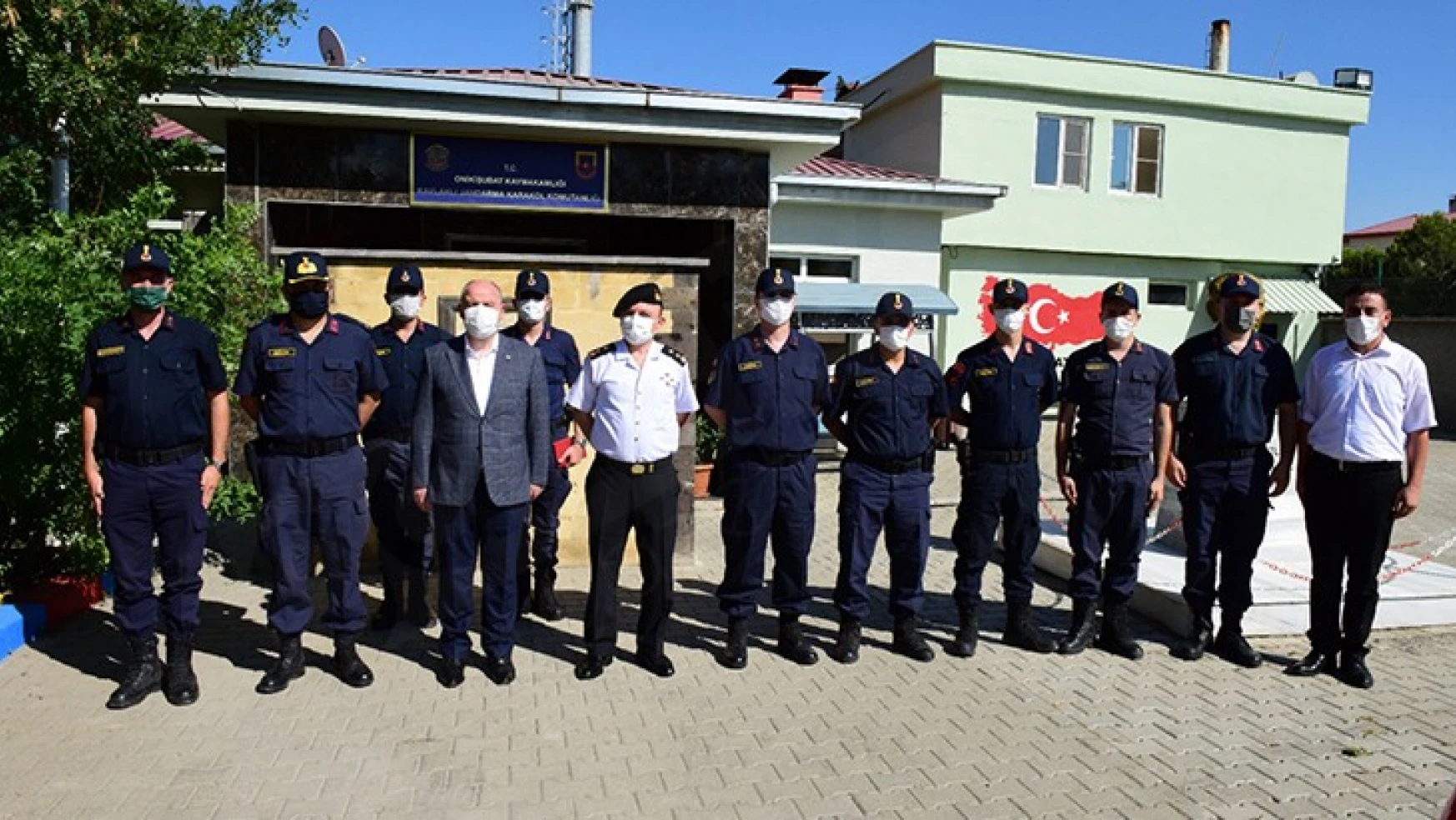 Vali Coşkun, güvenlik güçleri ve sağlık çalışanlarıyla bayramlaştı