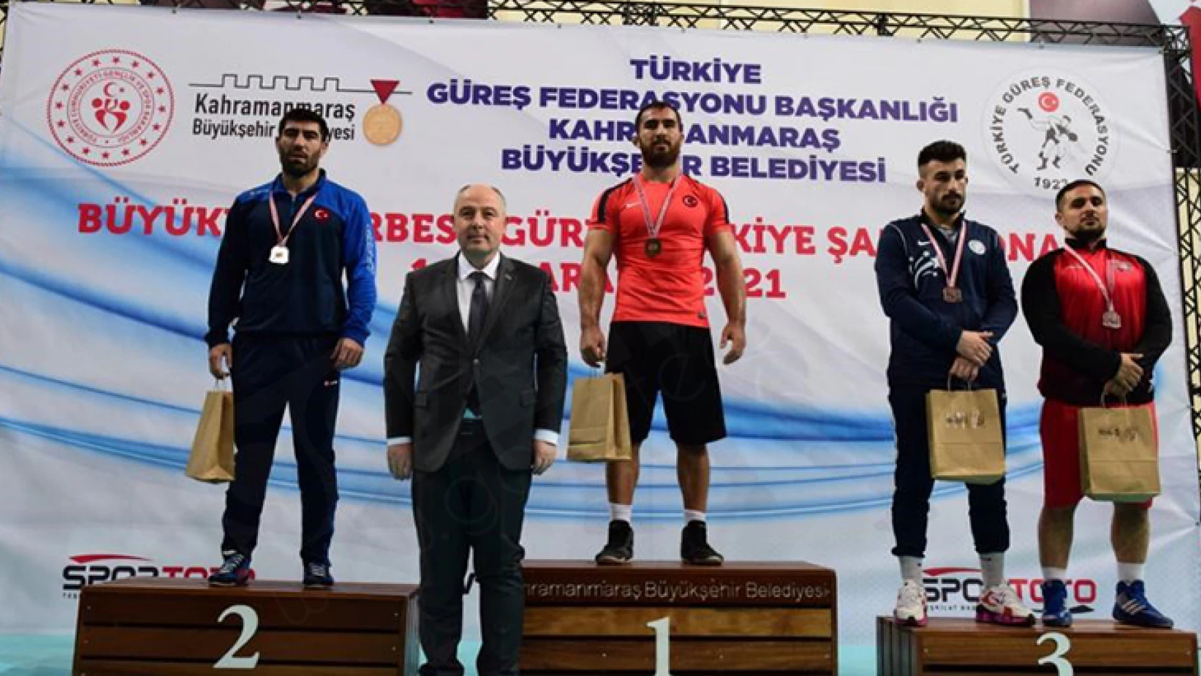 Vali Coşkun, Türkiye Büyükler Serbest Güreş Şampiyonasına katıldı
