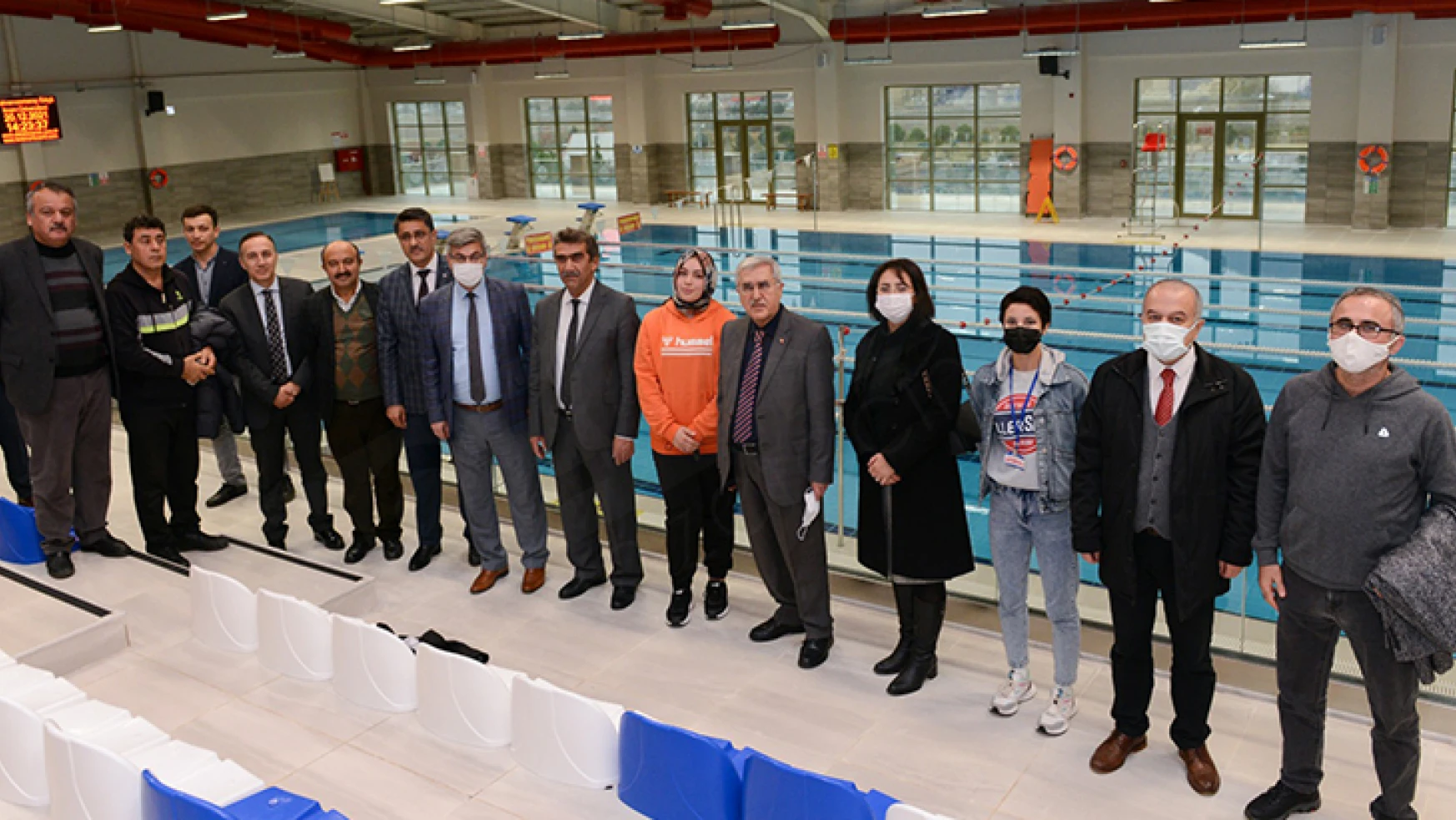 Yarı olimpik yüzme havuzu yeniden hizmete açıldı