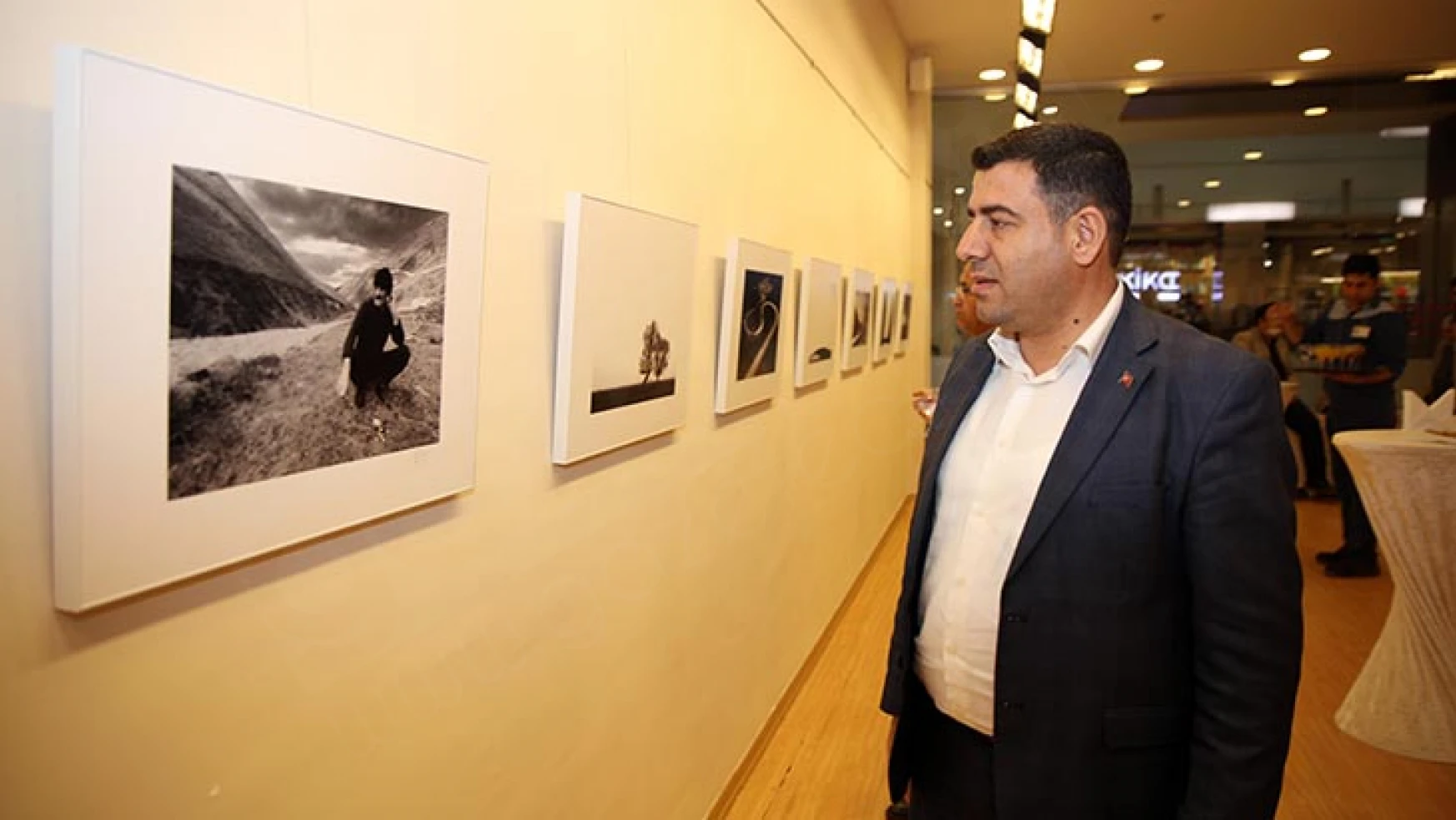 Yazar ve Fotoğraf Sanatçısı Baykan'ın açtığı sergi devam ediyor