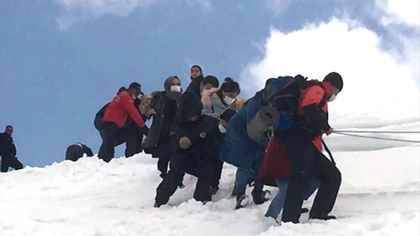 Yedikuyular Kayak Merkezi'nde 9 kişilik tatilci grubu kayboldu