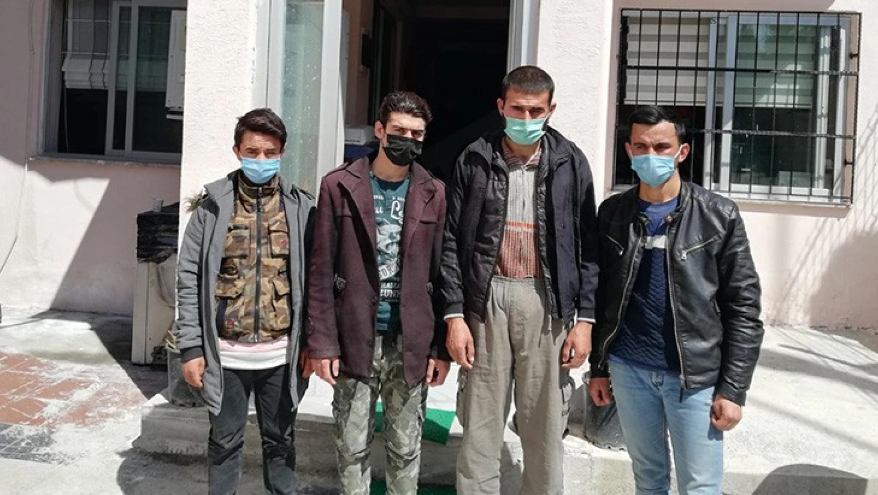 Yurda yasa dışı yollarla giren 4 Afganistanlı yakalandı