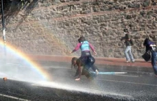 Çocuklar Panzerin Ortasında Kaldı