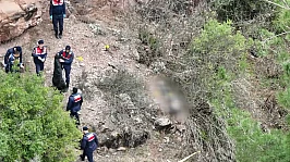 100 metrelik uçurumdan yuvarlanan kişi öldü