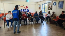 AFAD ekibinden yabancı uyruklu vatandaşlara afet eğitimi