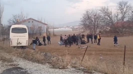 Öğrenci servis aracı ile kamyonet çarpıştı, 14 kişi yaralandı