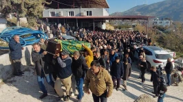 Otomobille çarpışan motosikletteki 2 kişi öldü