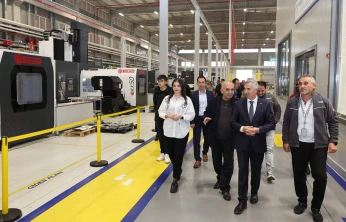 TUSAŞ'ın Türkoğlu üretim tesisine Vali Ünlüer'den inceleme ziyareti