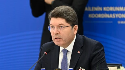 Bayrak indirme olayıyla ilgili 14 kişi gözaltına alındı