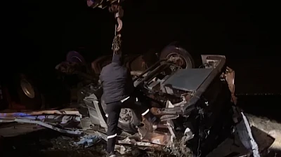 Devrilen tırın sürücüsü feci şekilde can verdi