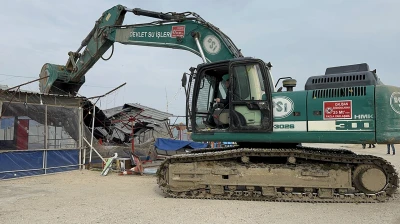 Seyhan Barajı kıyısındaki kaçak yapıların yıkımına başlandı