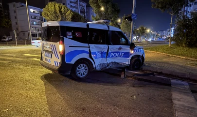 Kahramanmaraş'ta polis aracı ile otomobilin çarpıştığı kazada 2'si polis 5 kişi yaralandı