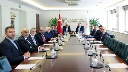 Kahramanmaraş heyetinden Enerji ve Tabii Kaynaklar Bakanı Bayraktar'a ziyaret