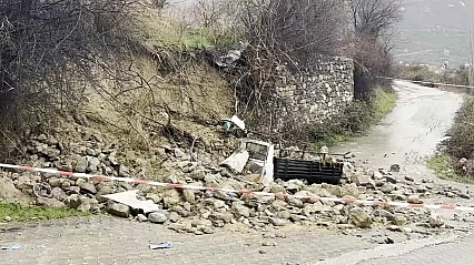 Çöken duvarın altında kalan kamyonetin sürücüsü öldü