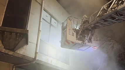 İş hanında çıkan yangında 11 kişi mahsur kaldı