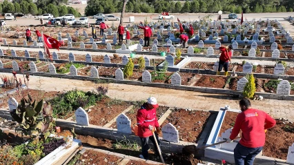 Kahramanmaraş'ta mezarlıklarında bakım ve düzenleme çalışmaları sürüyor