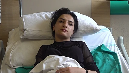 Karın ağrısı için kullandığı sıcak su torbası patlayınca genç kız hastanelik oldu