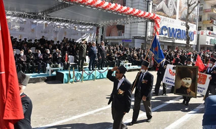 12 Şubat geçit töreni
