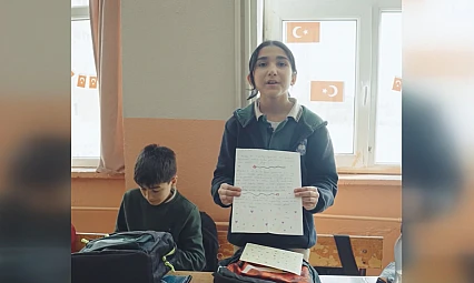 Ağrılı öğrenciler depremden etkilenen arkadaşlarına mektup gönderdi