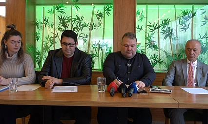 Çifte vatandaşlara sandık sınırı getirmesine tepki