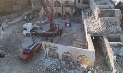 Depremlerde yıkılan tarihi Tuz Hanı yeniden ayağa kaldırılıyor