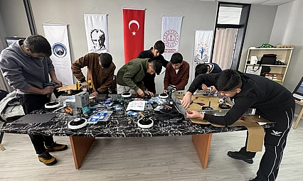 Hakkarili lise öğrencileri Biz de yapabiliriz diyerek robot takımı kurdu