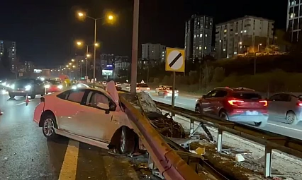 İki otomobilin çarpıştığı feci kazada 2 kişi yaralandı