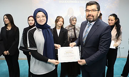 Kahramanmaraş'ta gençler kürsüde! Büyük final ayakta alkışlandı