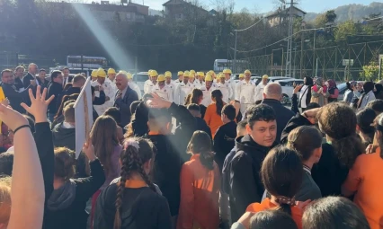 Madenciler Günü'nde işçiler, çocuklarının okulunda alkışlarla karşılandı