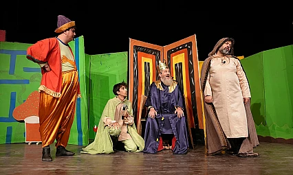 Miniklere hafta sonu tiyatro şöleni yaşattı