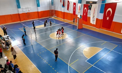 Onikişubat Belediyesi'nin Cumhuriyet Spor Şöleni'nde final heyecanı yaşandı