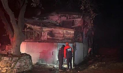 Prefabrik evde çıkan yangında karı koca hayatını kaybetti