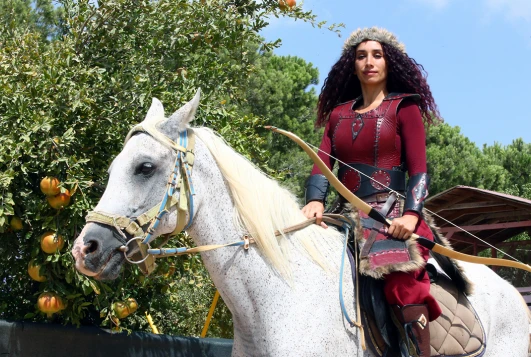 Atlı okçuluk tutkunu Gamze İdigük, ilk hedefine ulaşmak için çalışıyor