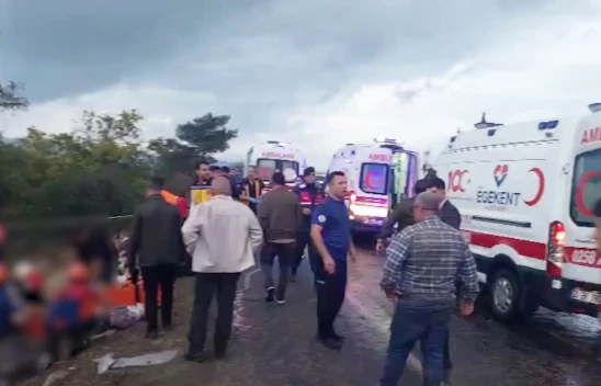 1 kişinin öldüğü trafik kazasında tam 32 kişi yaralandı