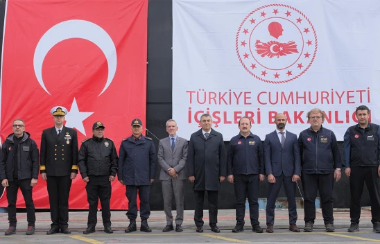 10 bin 80 çadırı taşıyan gemi yola çıktı